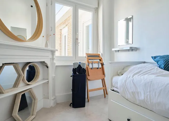 Superbe Appartement, Balcon Vue Mer, 3 Chambres!